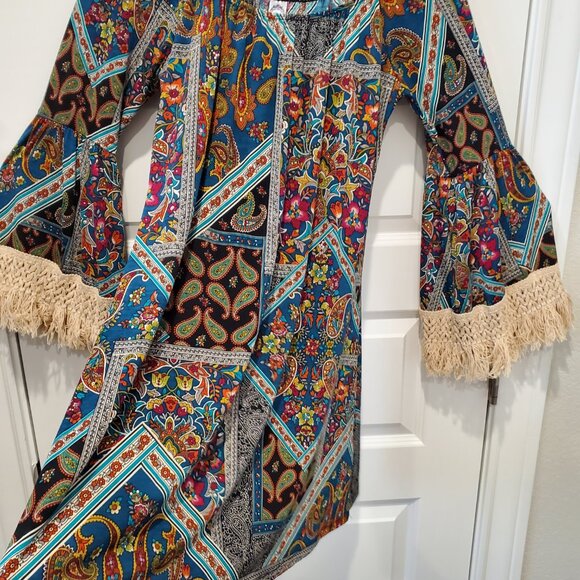 2B Boho Paisley Fringed Bell Sleeve Size Small Mini Dress - Picture 4 of 9